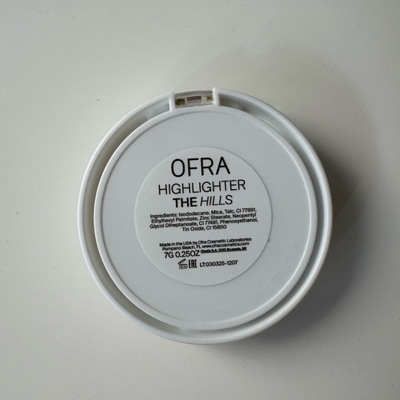 New! Ofra Shimmering Baked Highlighter in The Hills - Picture 3 of 7